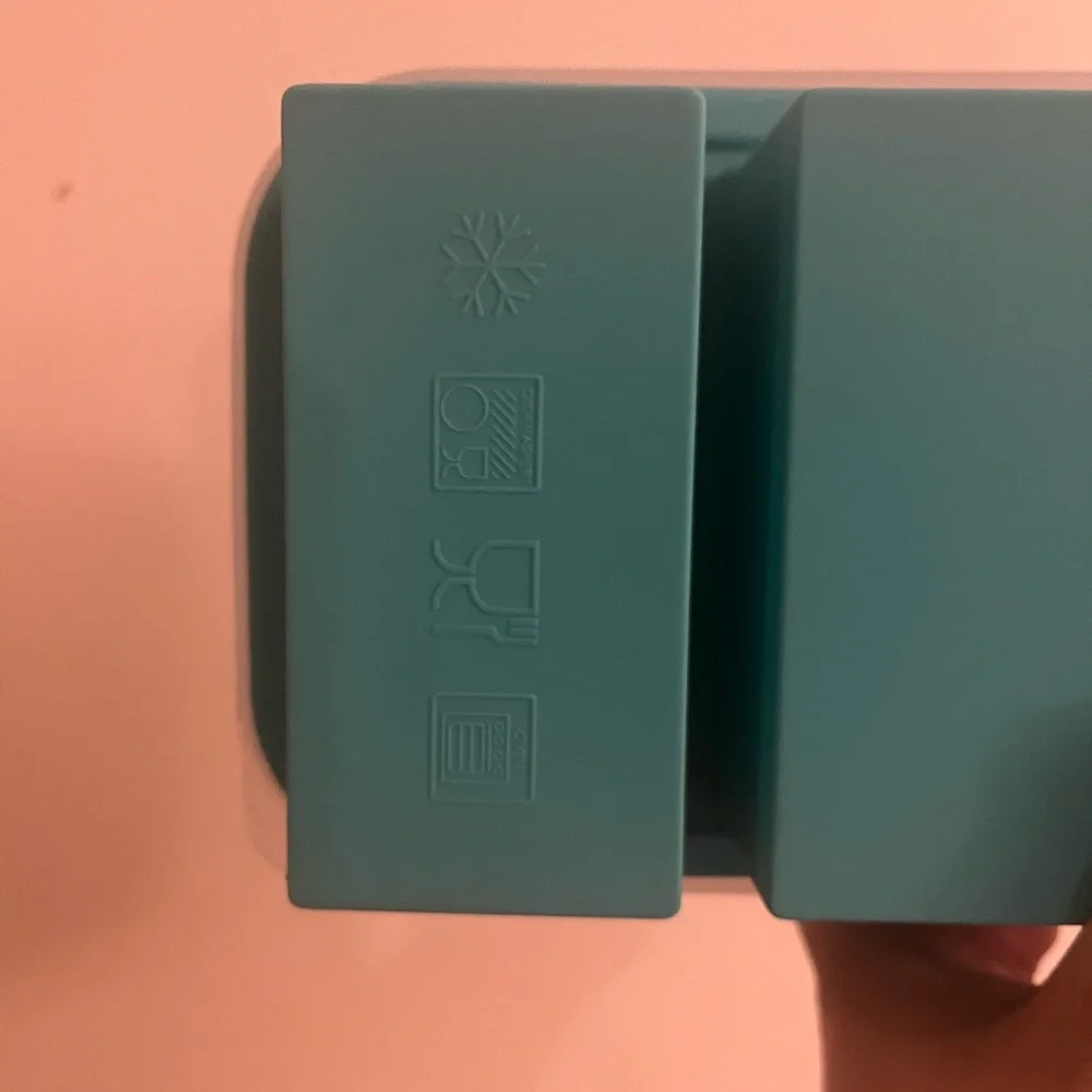 Souper Cubes Aqua Silicone Freezer Tray with lid - Picture 8 of 9